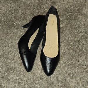 Clarks Women's Black Textured Heels 8.5